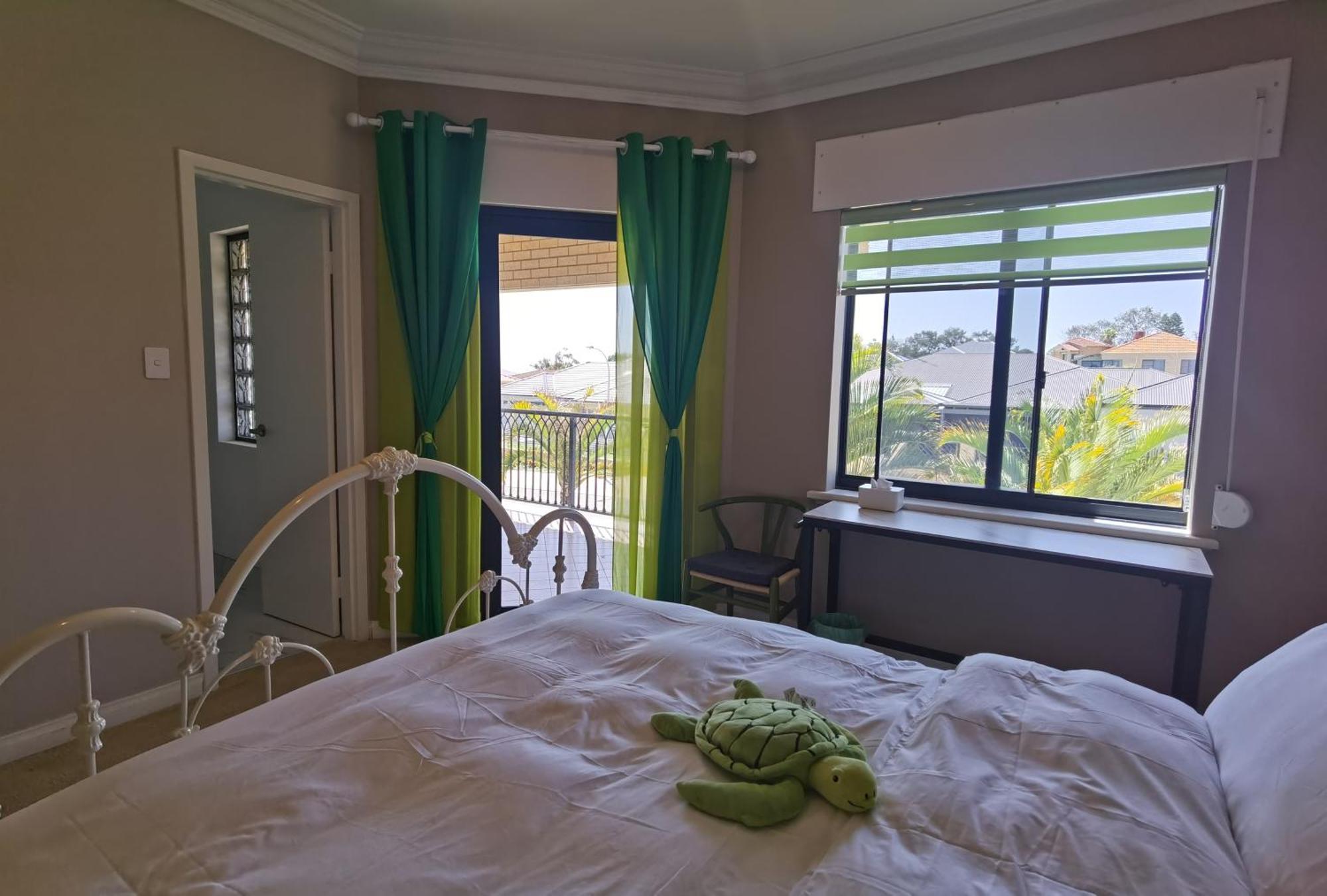Sunny Ocean View Retreat Apartment เพิร์ท ภายนอก รูปภาพ