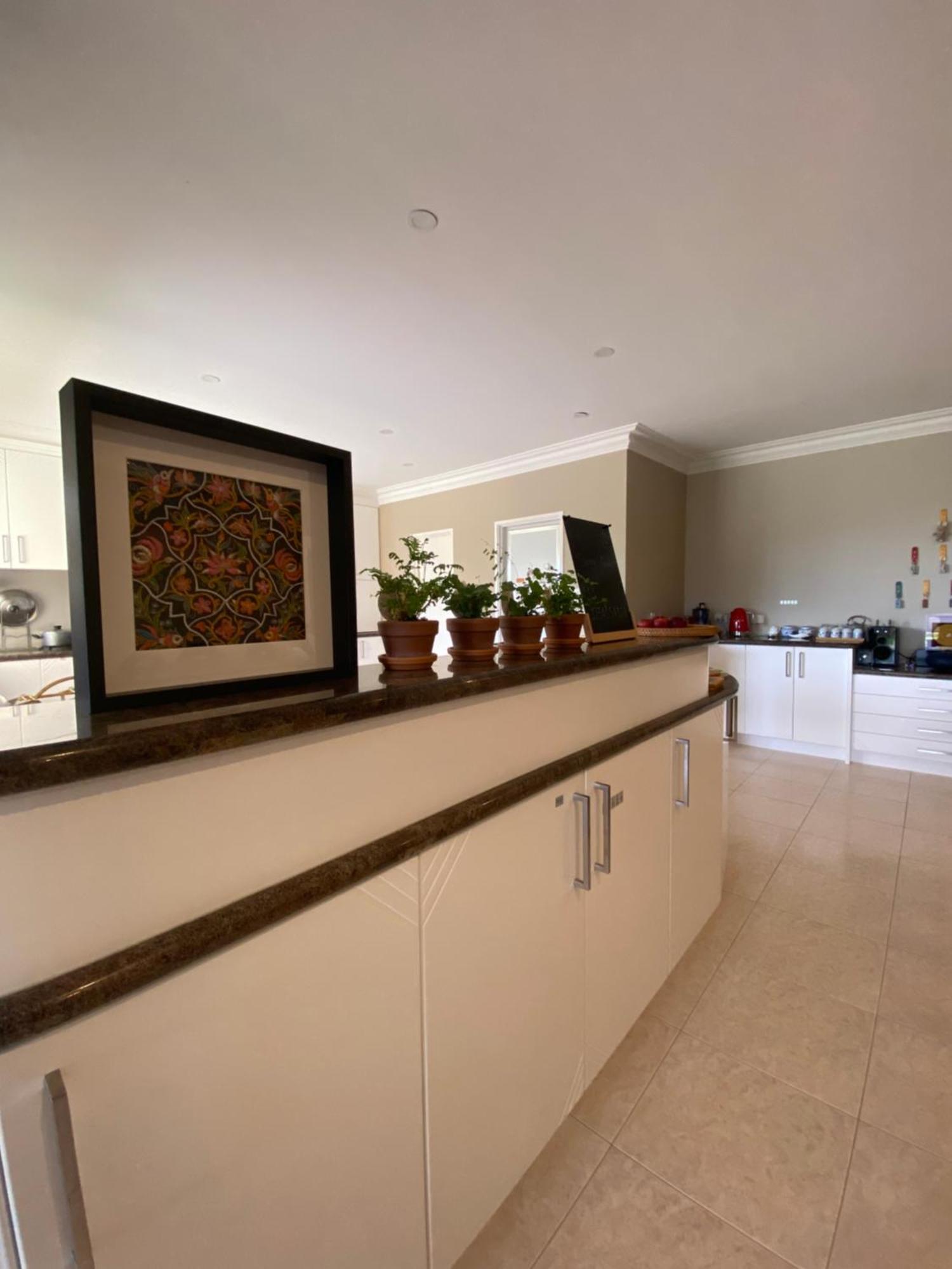 Sunny Ocean View Retreat Apartment เพิร์ท ภายนอก รูปภาพ