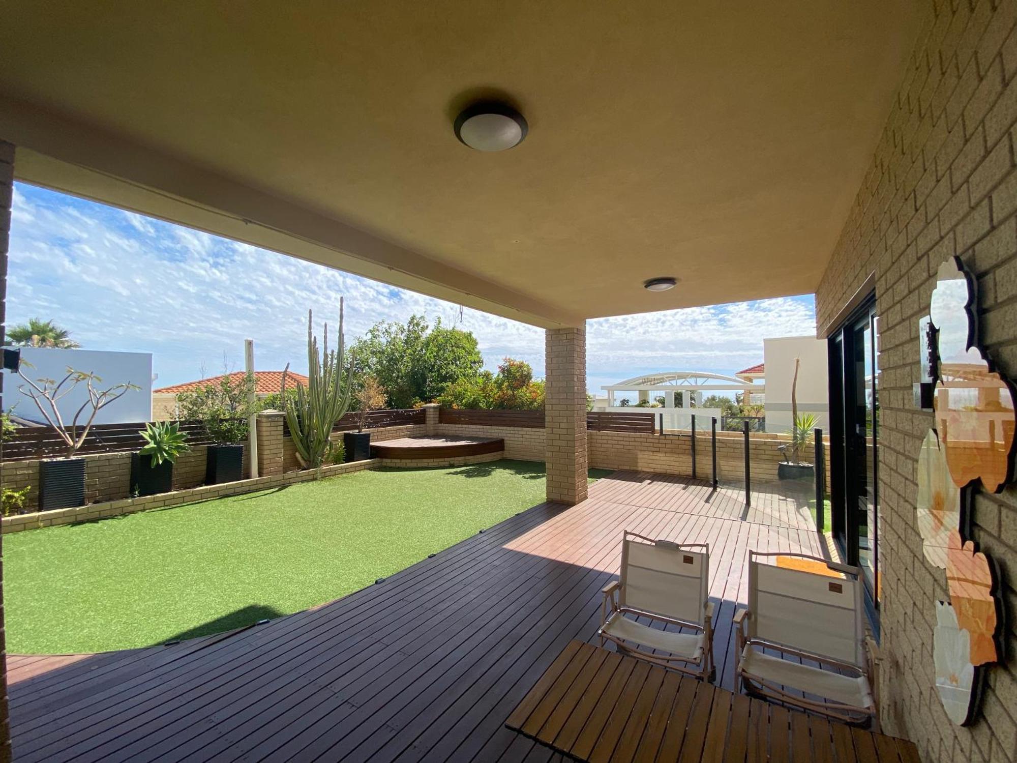 Sunny Ocean View Retreat Apartment เพิร์ท ภายนอก รูปภาพ