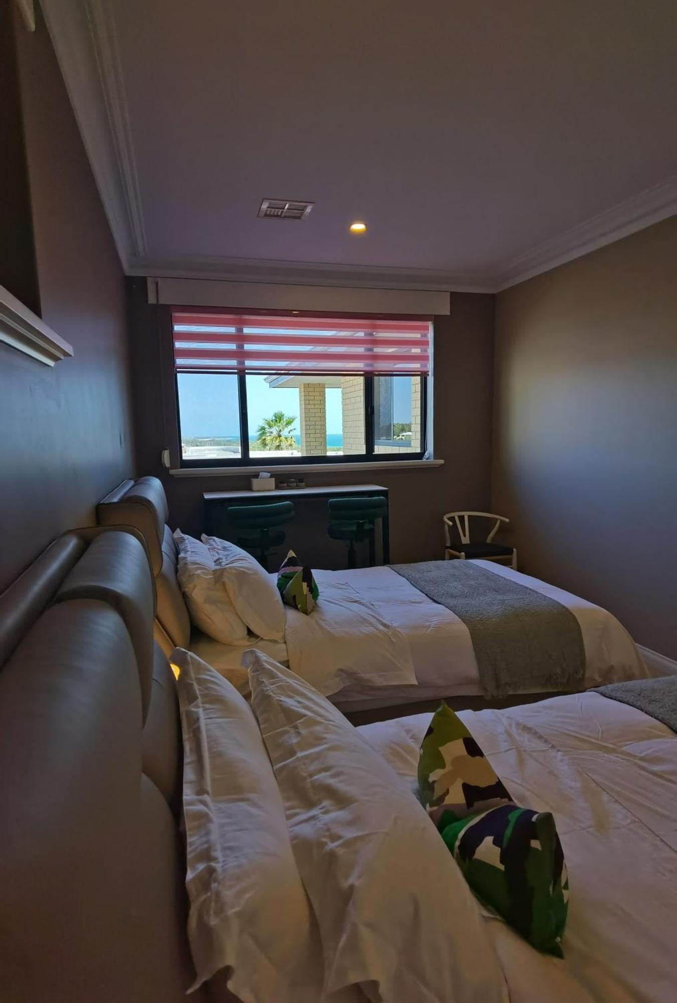 Sunny Ocean View Retreat Apartment เพิร์ท ห้อง รูปภาพ